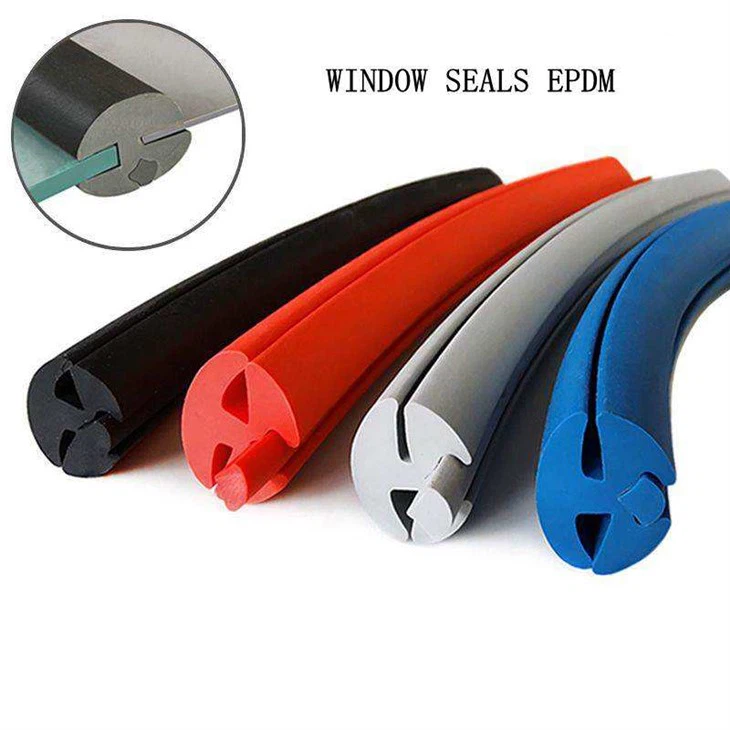 OEM ODM pritaikytos ekstruzinės juodos EPDM putos / kempinės guminės apvalios laido guminės juostelės